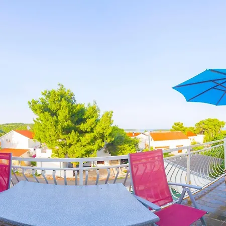 The Sea House Vis