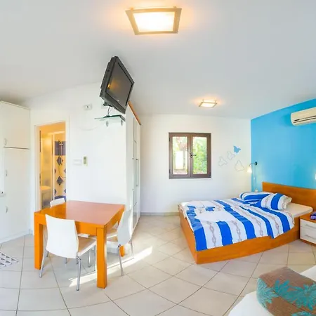 The Sea House Apartment Vis