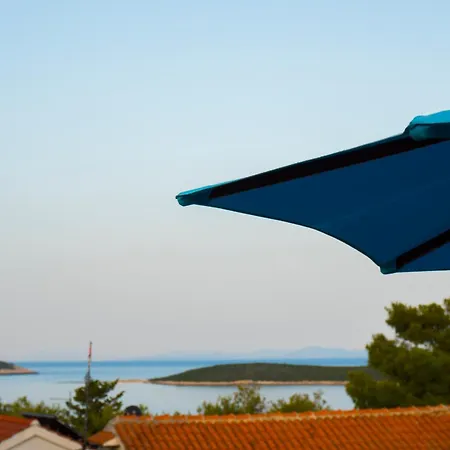 The Sea House Vis