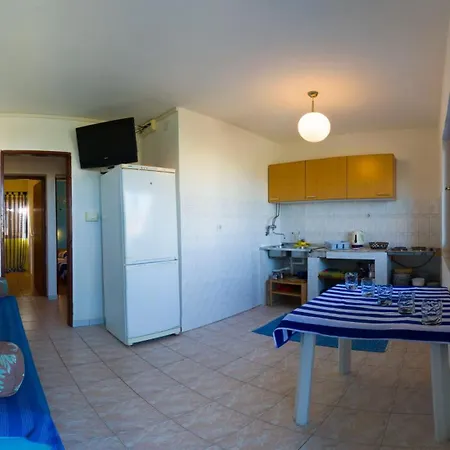 The Sea House Apartment Vis