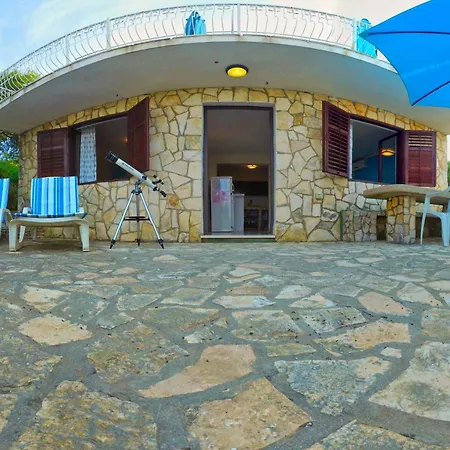 The Sea House Vis