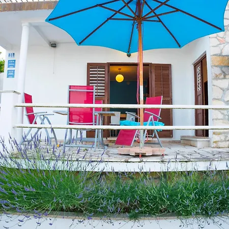 The Sea House Apartment Vis