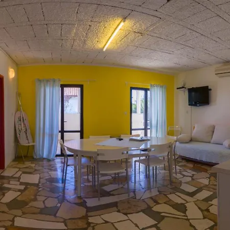 The Sea House Vis